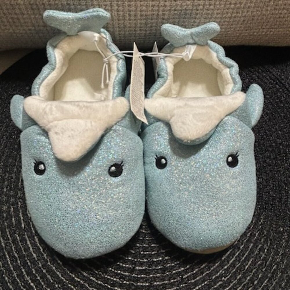 Old Navy - Shark Slippers, Toddler Size 11 - Picture 2 of 6